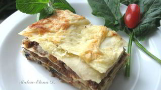 Лазанья с рагу болоньезе, грибами и моцареллой