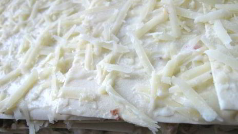 лазанья с рагу болоньезе, грибами и моцареллой