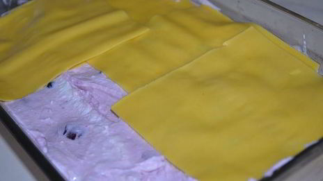 лазанья с рикоттой и ягодным ассорти