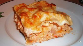 Лазанья с семгой и томатами