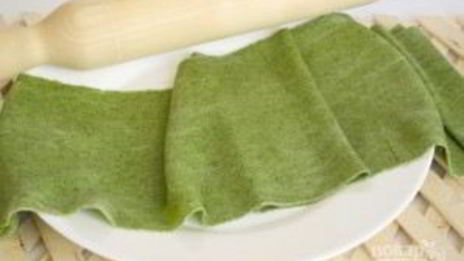 домашняя паста со шпинатом и томатами