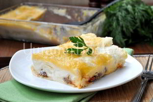 Каннеллони с мясом под соусом Бешамель