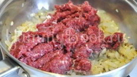 каннеллони с мясом под соусом бешамель