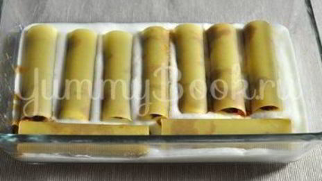 каннеллони с мясом под соусом бешамель