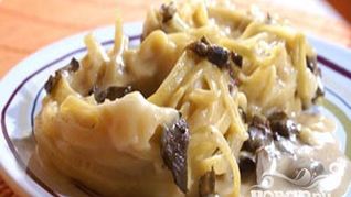 Макароны-гнезда с грибным соусом