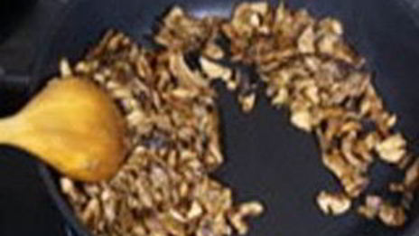 макароны-гнезда с грибным соусом