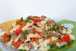 Макароны с фаршем и помидорами