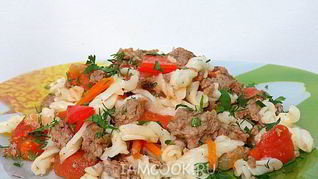 Макароны с фаршем и помидорами