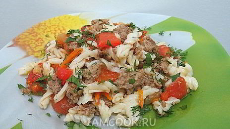 макароны с фаршем и помидорами
