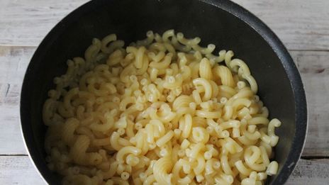 макароны с красной рыбой в соусе