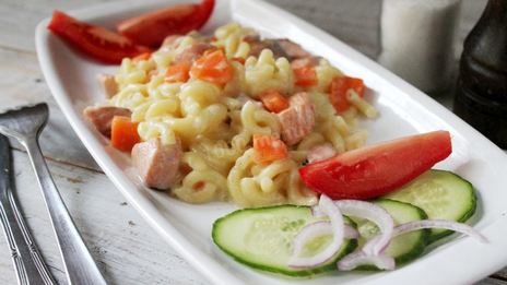 макароны с красной рыбой в соусе