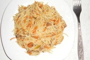 Макароны с тушенкой и чесноком