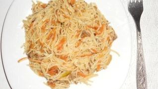 Макароны с тушенкой и чесноком