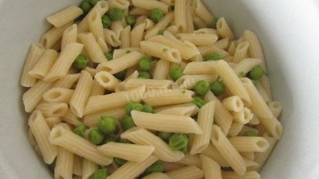 макароны с зеленым горошком и сыром