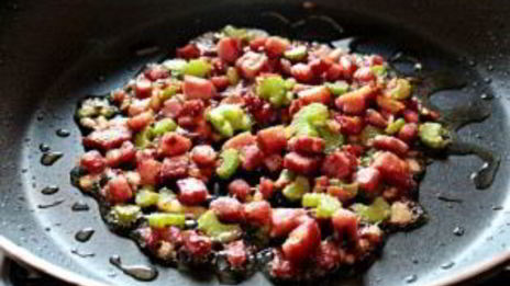 паста с беконом и томатным соусом