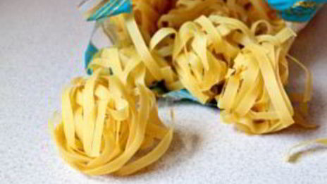 паста с беконом и томатным соусом