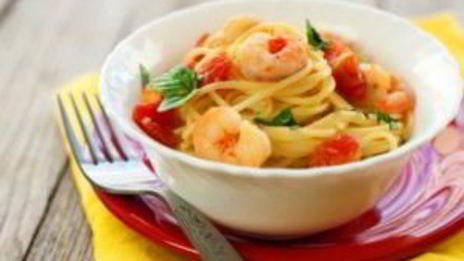 паста с креветками и томатами