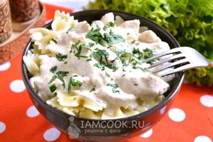 Паста с курицей в сливочном соусе