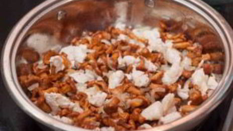 паста с лисичками и курицей