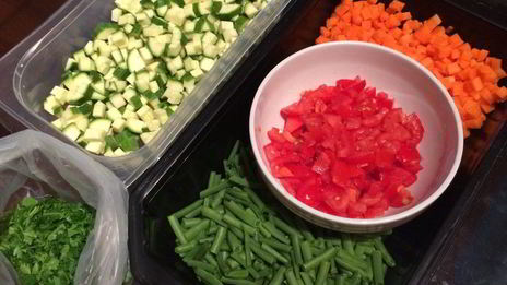 паста с овощами и креветками