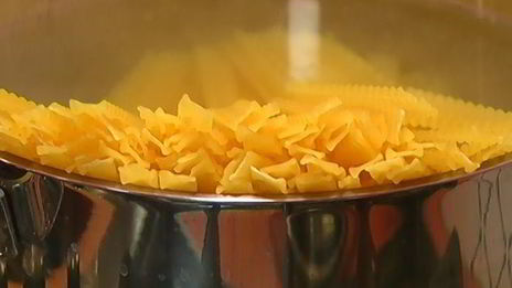 паста с сибасом и помидорами черри