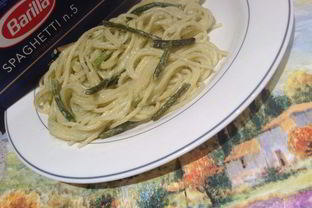 Паста с соусом и чесночными стрелками