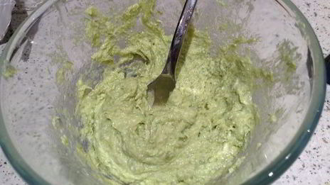 паста с соусом и чесночными стрелками