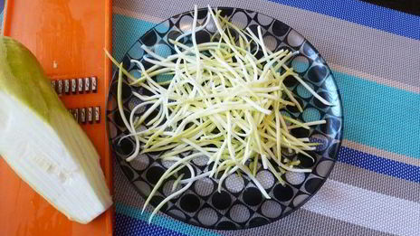 спагетти из кабачка под соусом из авокадо