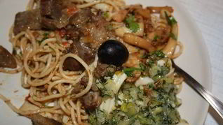 Спагетти с кальмарами и индейкой