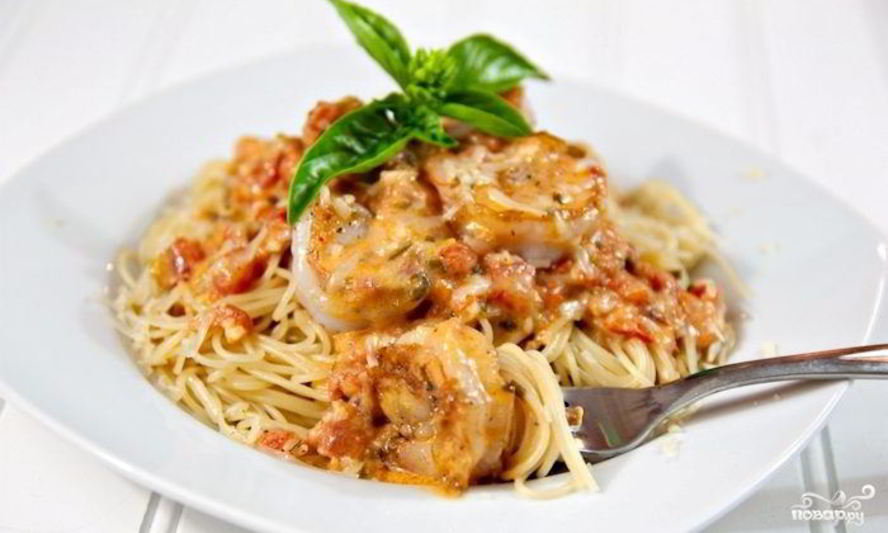 Рецепт спагетти с креветками в сливочно-томатном соусе