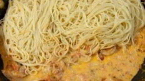 спагетти с креветками в сливочно-томатном соусе