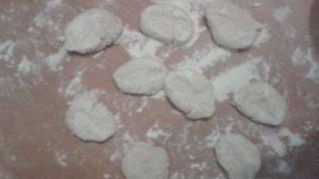 манты из слоеного теста