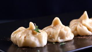 Манты с курицей и тыквой