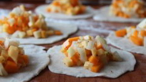 манты с тыквой и картошкой