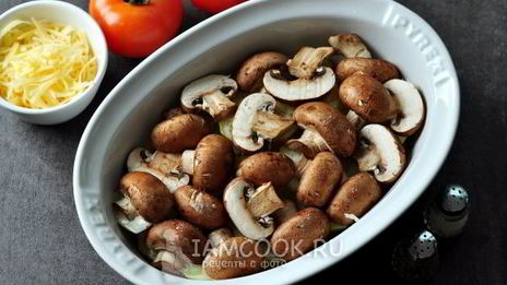 мясо по-французски с грибами и помидорами