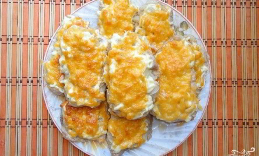 Рецепт мяса по-французски с луком и сыром