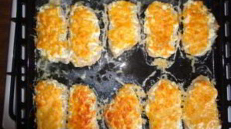 мясо по-французски с луком и сыром