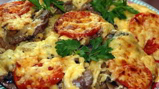 Мясо по-французски с помидорами