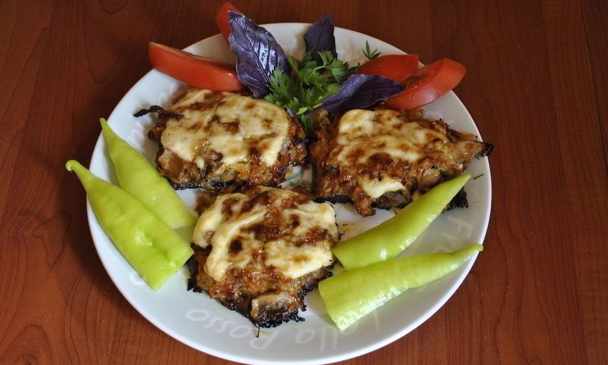 Рецепт мяса по-французски со свининой и грибами