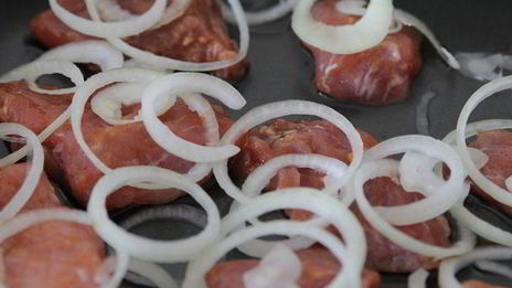 мясо по-французски в маринаде