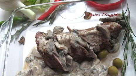 сочная телячья вырезка по-французски с шампиньонами