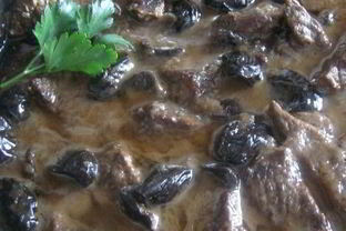 Говядина, тушеная с черносливом