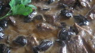 Говядина, тушеная с черносливом