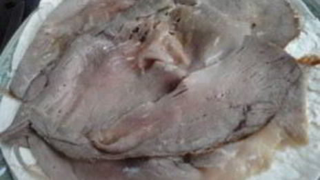 говядина, запеченная в духовке с сыром и помидорами