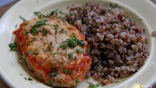 Куриные биточки с квашеной капустой