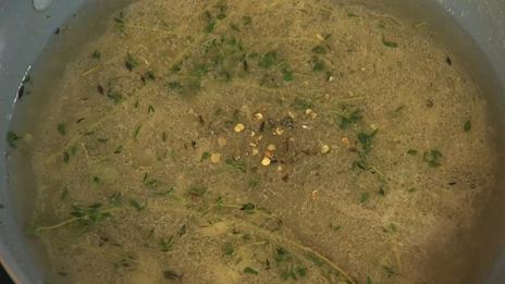 куриные крылышки с двумя соусами