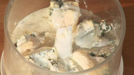 куриные крылышки с двумя соусами