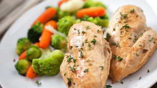 Курица в кефире на сковороде