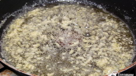 курица в сливочном соусе под крышкой из слоеного теста