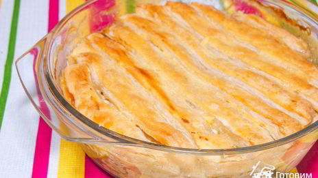 курица в сливочном соусе под крышкой из слоеного теста